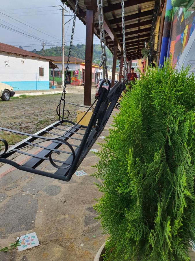 Hostal Las Veraneras Ataco กอนเซ็ปซิอ็อน เด อาตาโก ภายนอก รูปภาพ